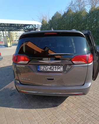 Chrysler Pacifica cena 73500 przebieg: 216500, rok produkcji 2017 z Zgierz małe 92